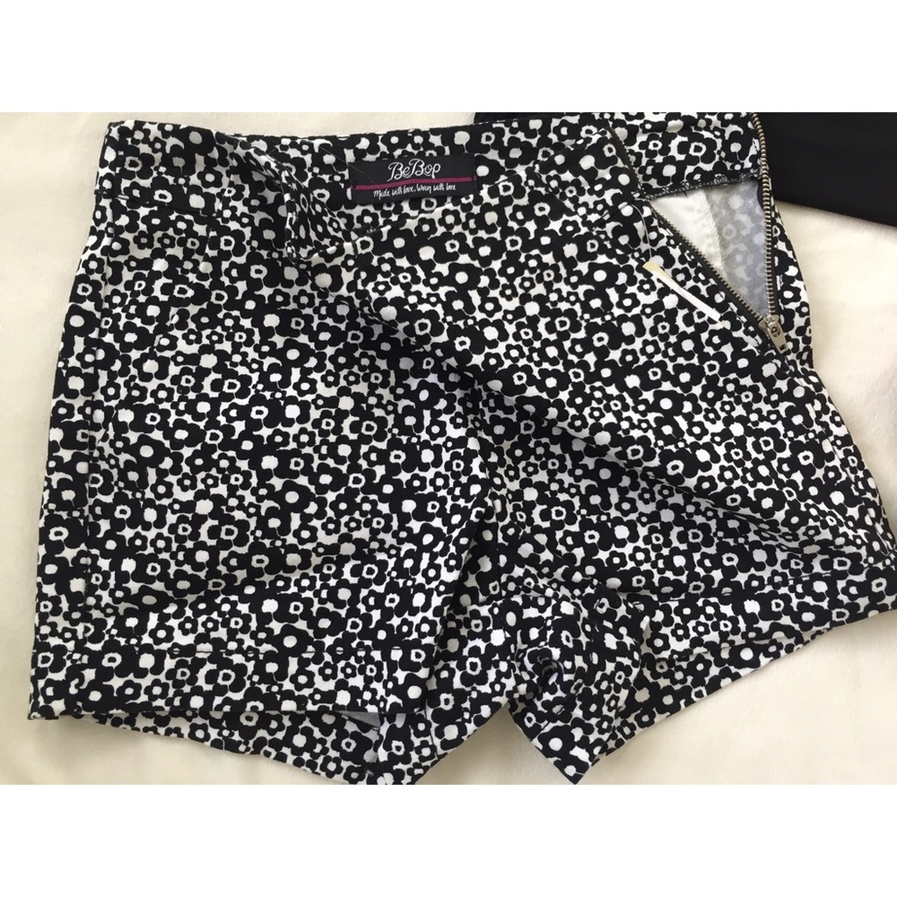 Shorts - Picture 2 of 6
